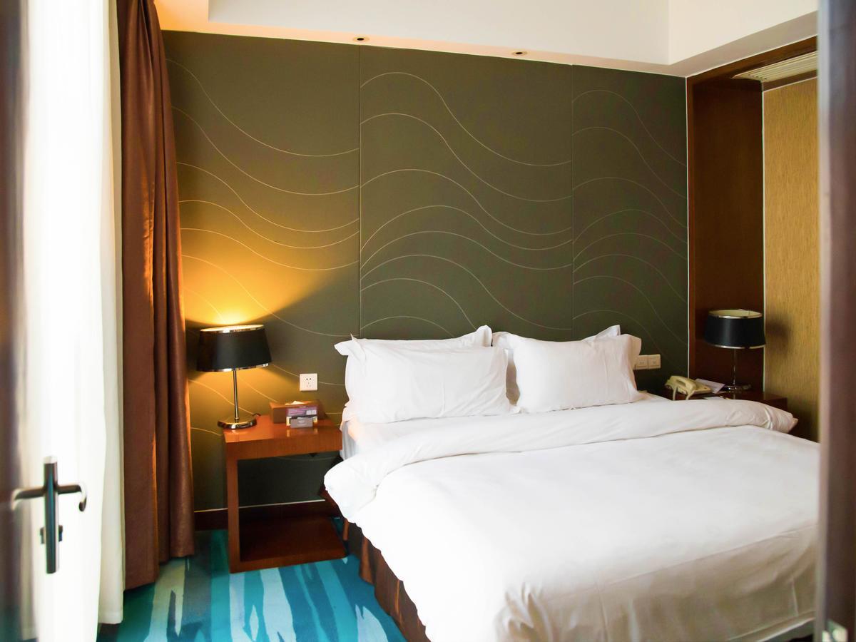 Hotel Metropolo, Zhenjiang, Railway Station Wanda Plaza Zhenjiang  Zewnętrze zdjęcie